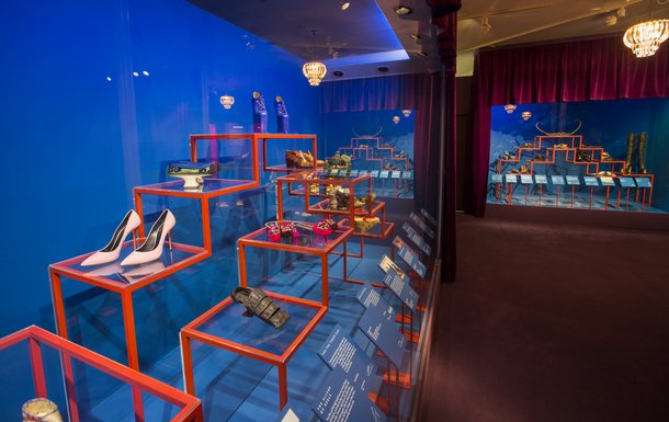 2._Installation_view_of_Shoes_Pleasure_and_Pain_13_June_2015_-_31_January_2016_c_Victoria_and_Albert_Museum_London_jpg_610x610_q85